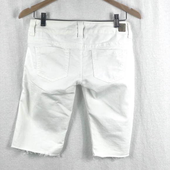 ❤️3/$30 GUESS white denim Bermudas 🤍 - Picture 2 of 7
